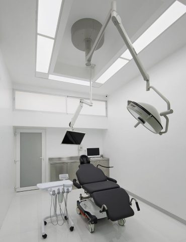 Smiles-Peru-Dental-Implant-Surgery-Center